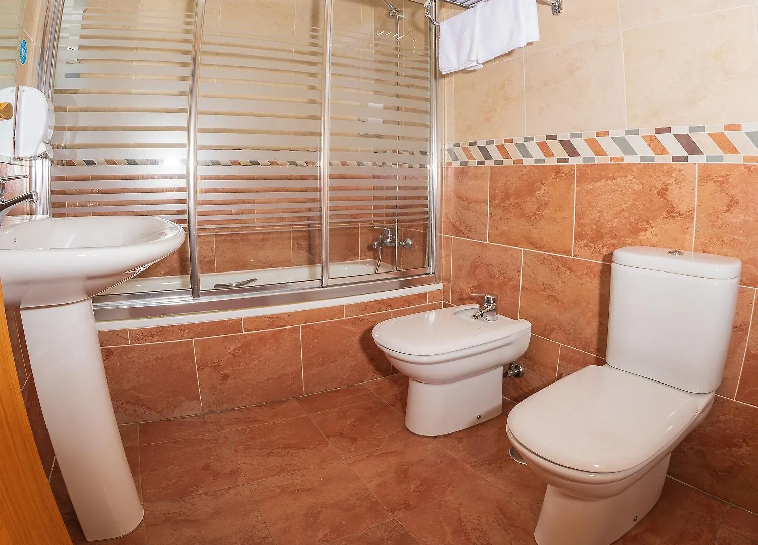 Hostal El Cruce Paracuellos de Jarama Guest house