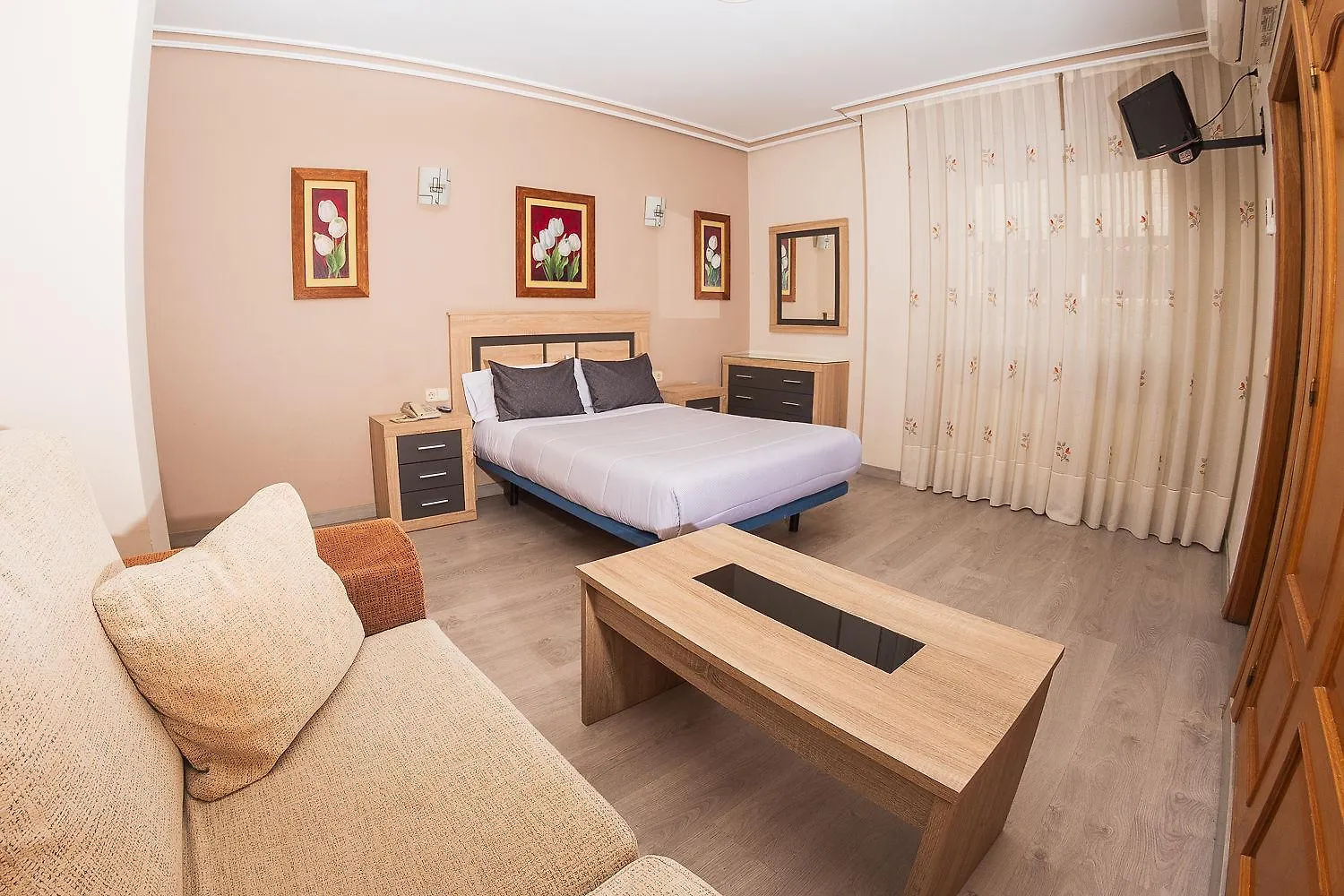 ** Guest house Hostal El Cruce Paracuellos de Jarama Spain