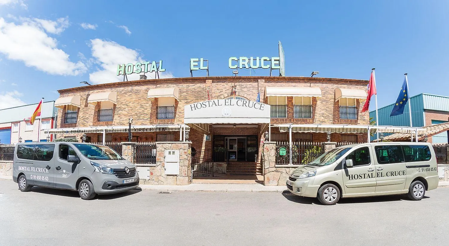 Hostal El Cruce contacts