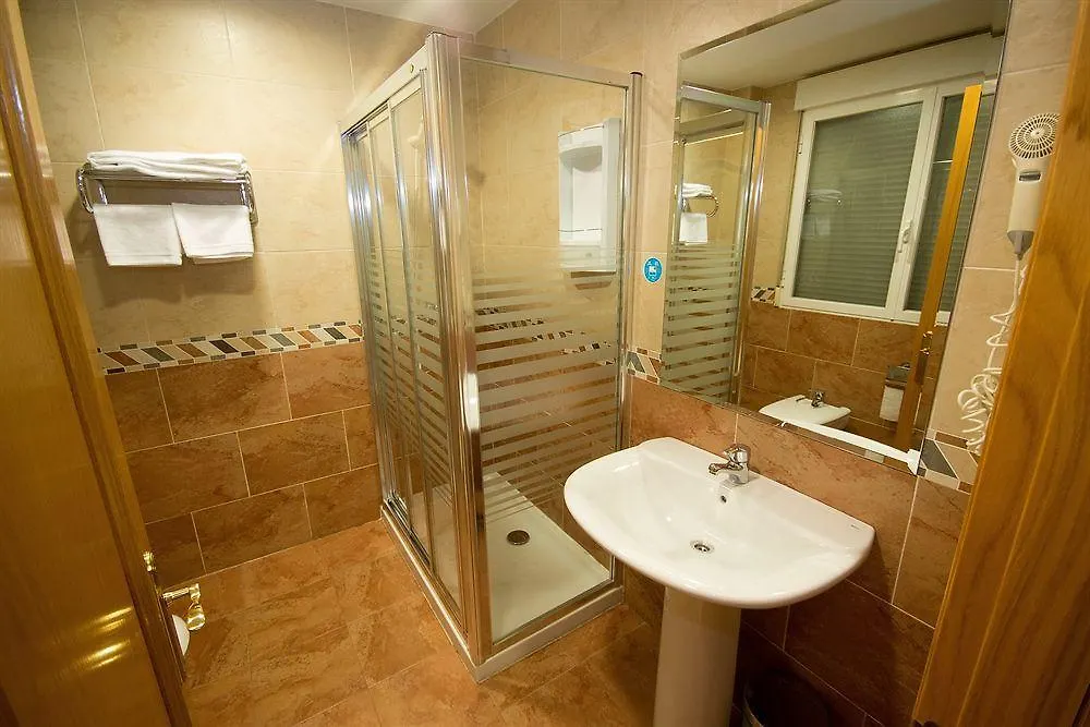 Hostal El Cruce Paracuellos de Jarama 2*,  Spain